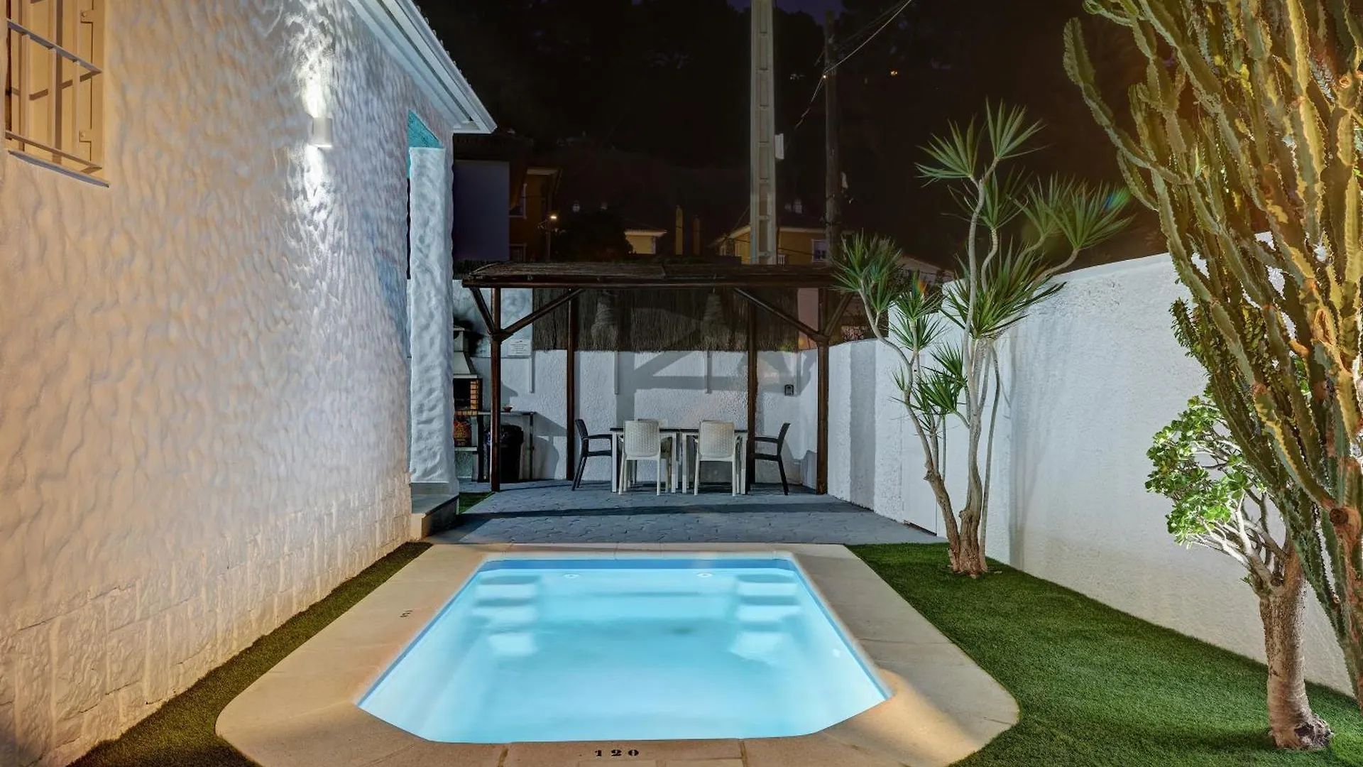 Villa Isabel By Seric, 15' Walking To The Beach Torremolinos 0*,  Spanyolország
